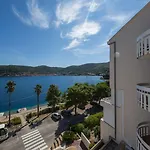 Issa Hotel