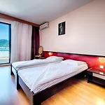 Issa Hotel Vis