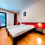 Hotel Issa 2*