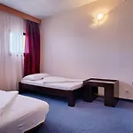 Hotel Issa 2*