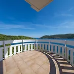 Issa Hotel 2*
