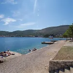 Hotel Issa 2*