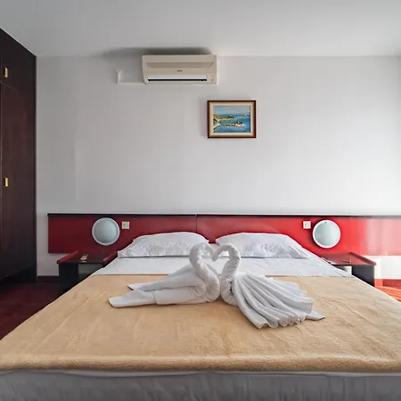 Hotel Issa 2*