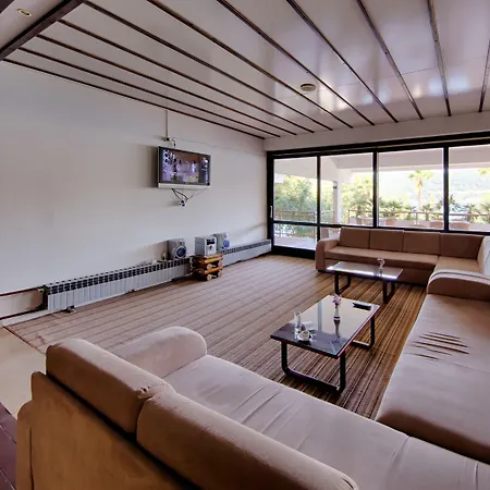 Hotel Issa 2*