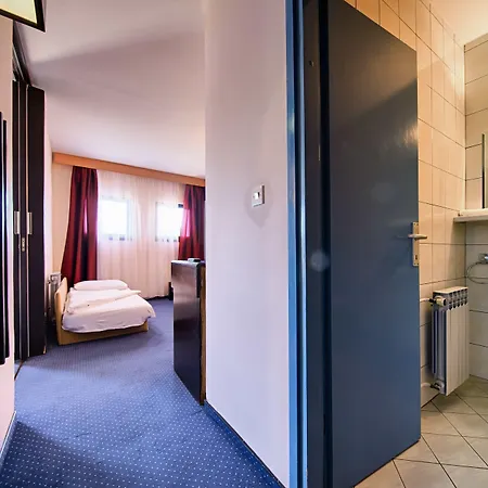 Hotel Issa 2*