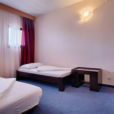 Hotel Issa 2*