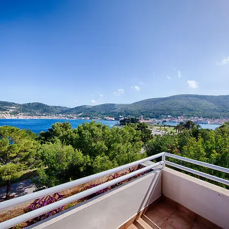 Hotel Issa 2*