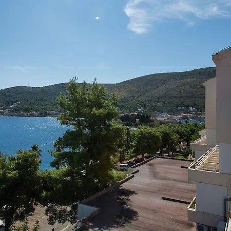 Hotel Issa