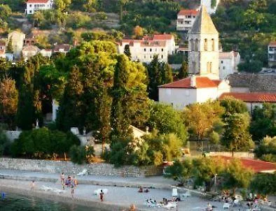 Hotel Issa 2*