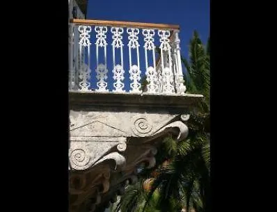 Otel Issa 2*