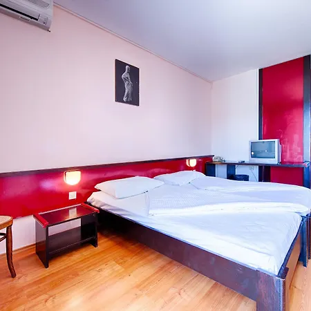 Hotel Issa 2*