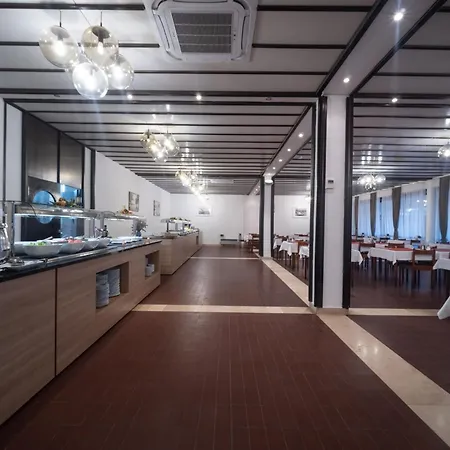 Issa Hotel 2*