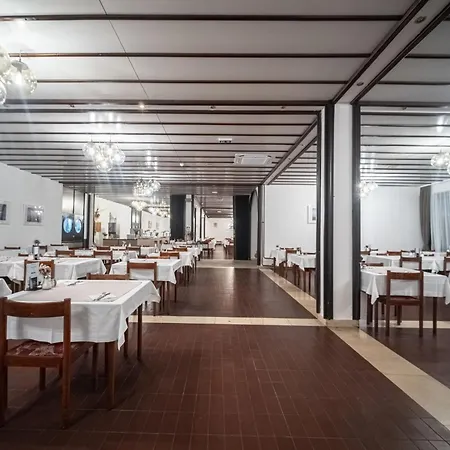 Issa Hotell 2*