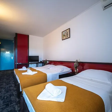 Hotell Issa 2*
