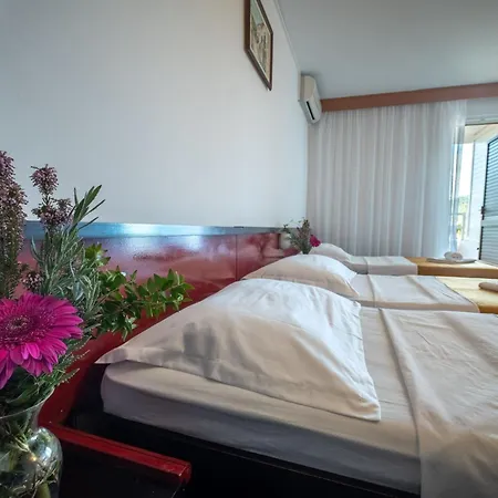 Hotel Issa