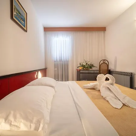 Issa Hotell 2*