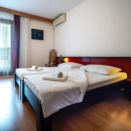 Hotel Issa 2*