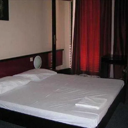Issa Hotel 2*